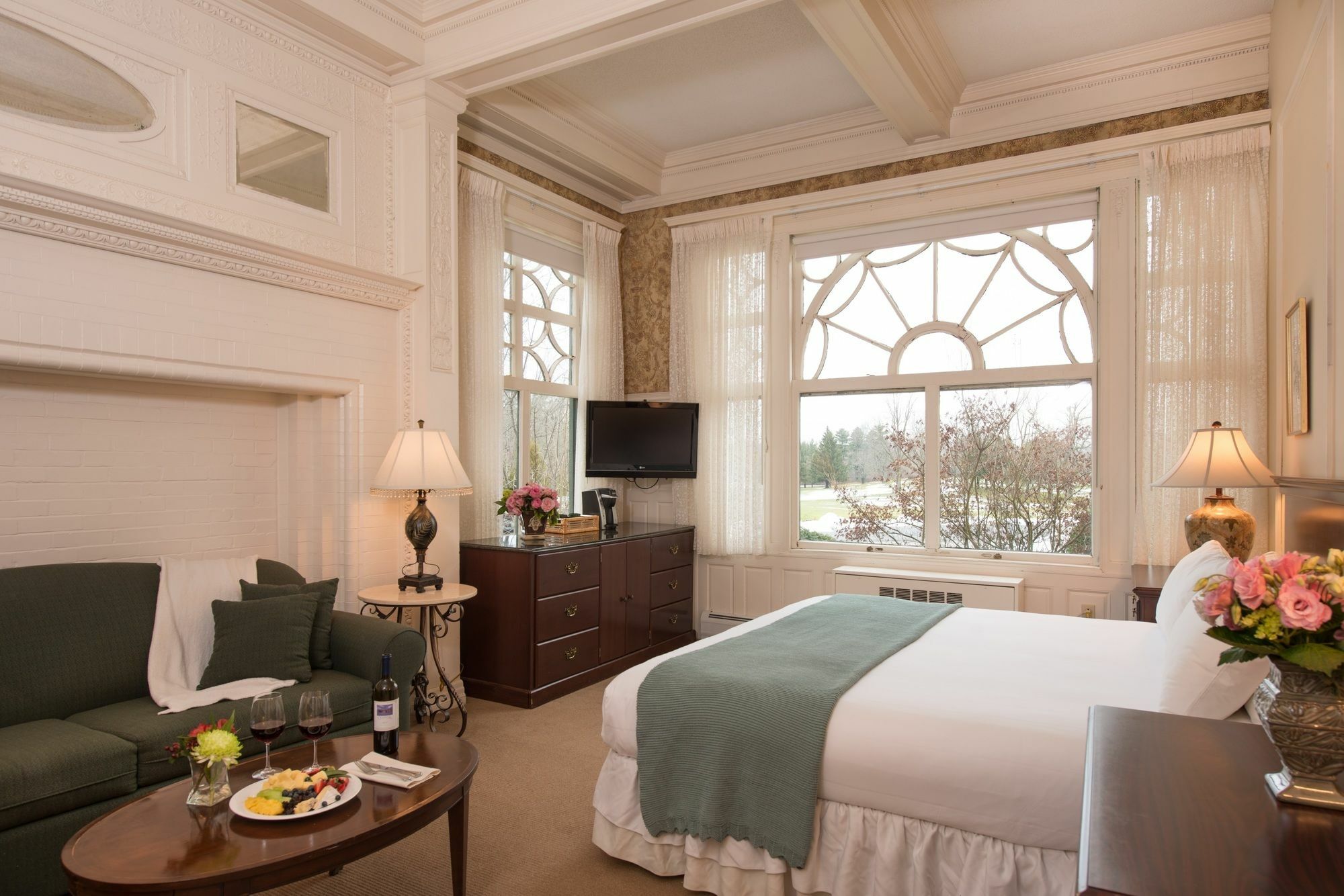 Cranwell Spa And Golf Resort (Adults Only) Lenox Exterior foto
